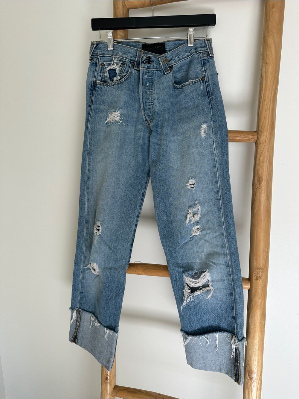 Kendall & Kylie Levi's distressed boyfriend cuffed jeans sz. 25/26